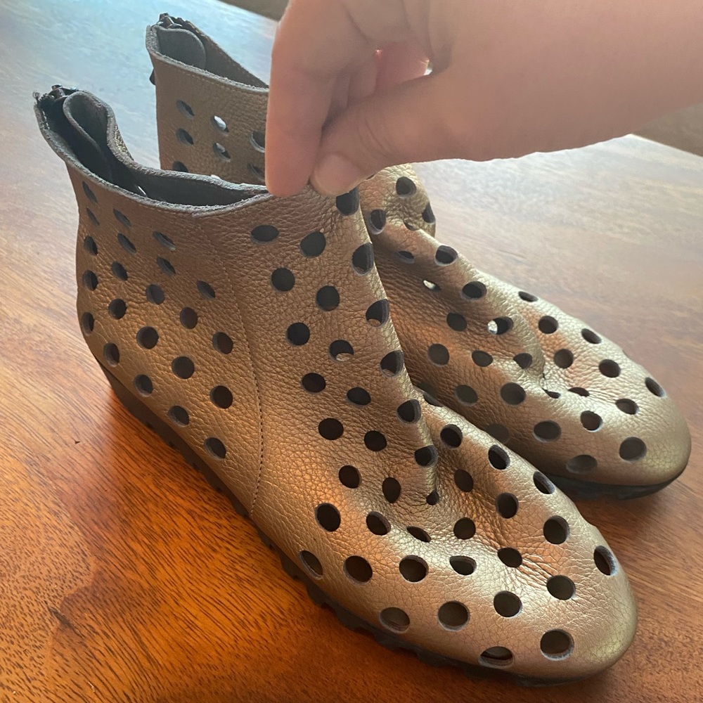 Arche France Leather Wedge- NWOT 39